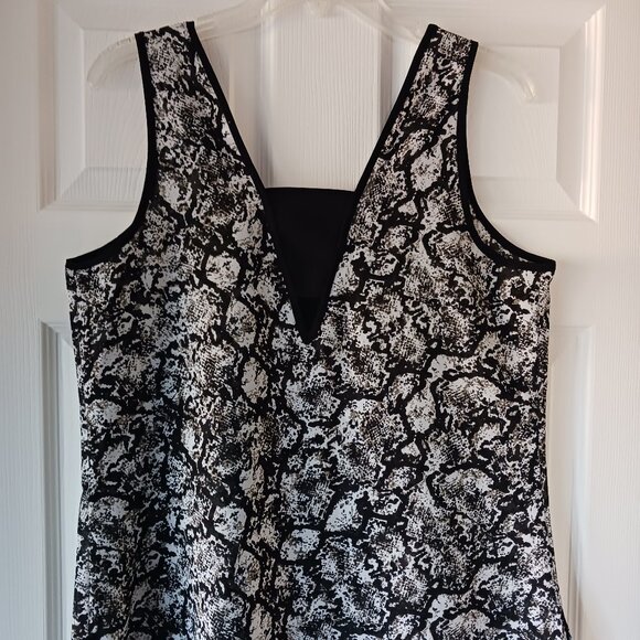 DEX Women's Sleeveless Top Size Medium White Black Animal Print Light Shear - Picture 3 of 8